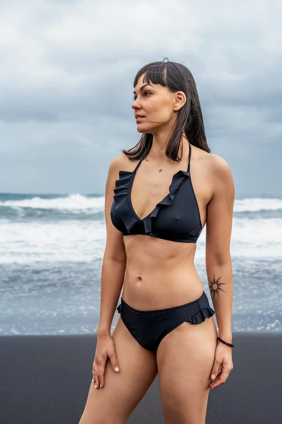 Klasické bikinové kalhotky s volánky Black - packshot