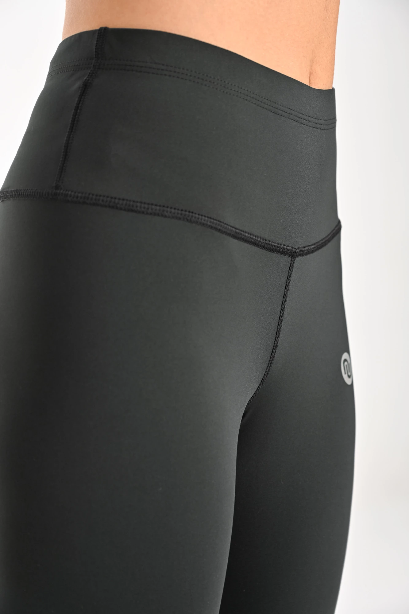 Regular leggings with waistband Basic Black - Nessi Sportswear