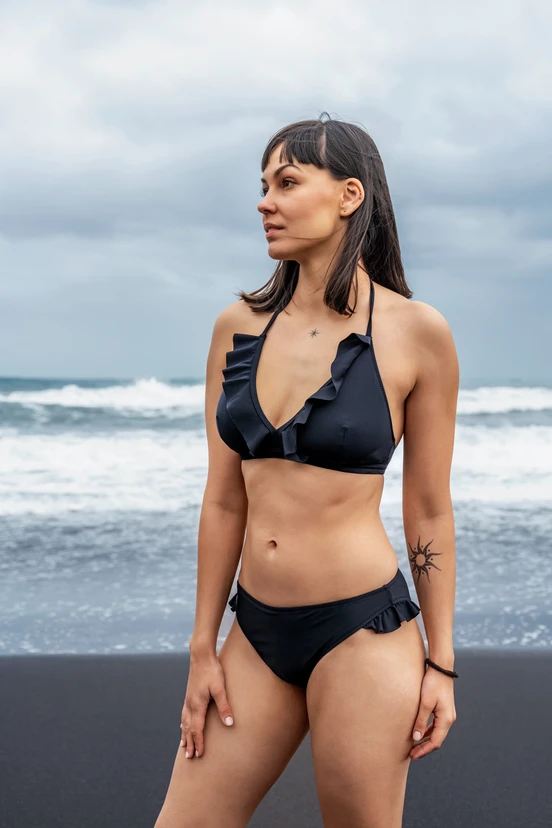 Figi bikini classic z falbanką Black - packshot